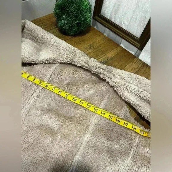 RD STYLE sleeveless faux fur faux leather jacket. size M/L ⚠️ - Picture 5 of 8